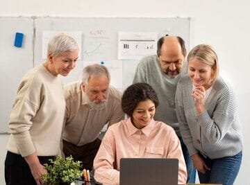 Descubra estratégias essenciais para startups que atendem o público 50+, criando soluções inovadoras e alinhadas às suas necessidades.