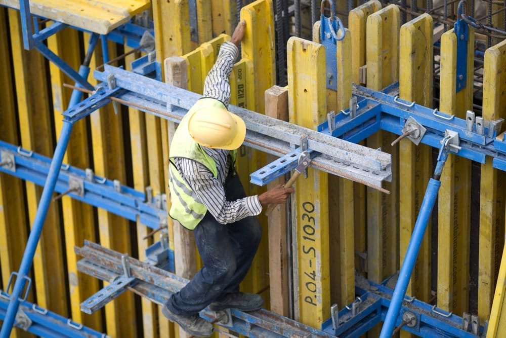 quanto suporta uma braçadeira fixa de andaime
