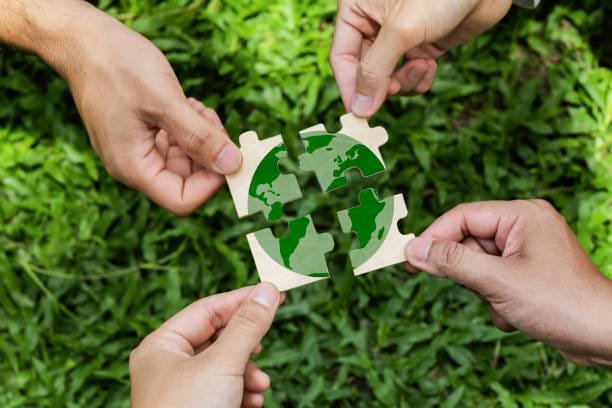 Entenda o que é sustentabilidade empresarial e veja como implementá-la para gerar impacto positivo e valor duradouro no negócio.